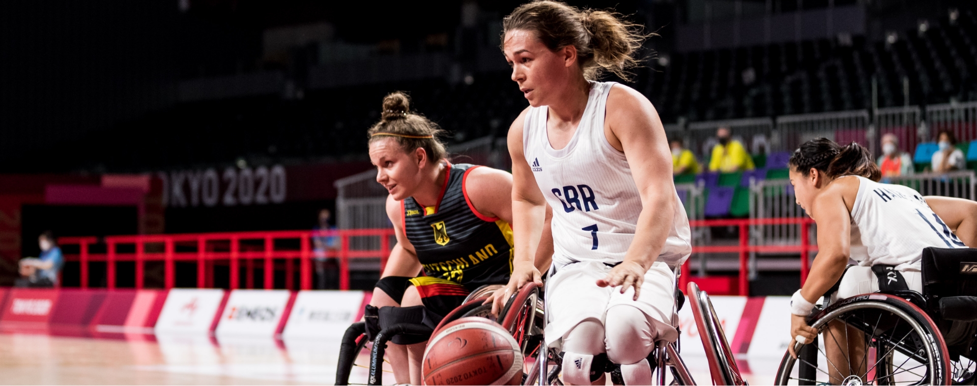 wheelchair basketball players 